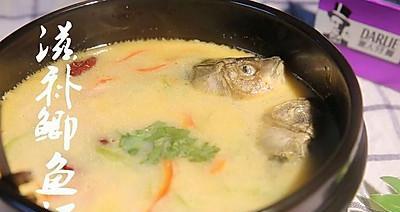 金针菇鱼汤的制作方法与技巧（以新鲜金针菇和鱼类烹制浓郁美味的营养餐）-第1张图片-美味行家