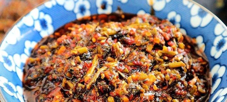 以香椿酱炒饭，美味又健康！（健康饮食新时尚，快来尝尝这道美味的香椿酱炒饭吧！）-第2张图片-美味行家