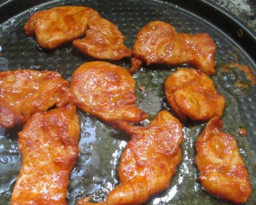 掌握新奥尔良炒鸡胸，美食人生大不同！（15个步骤教你做出香辣可口的新奥尔良炒鸡胸）-第1张图片-美味行家