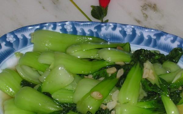 以蟹棒断小油菜，美味轻松享受（创意美食）-第1张图片-美味行家