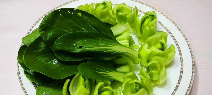 以蟹棒断小油菜，美味轻松享受（创意美食）-第3张图片-美味行家
