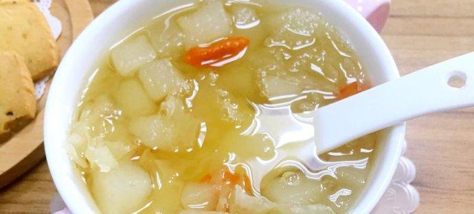 银耳雪梨汤，滋润清热好喝-第1张图片-美味行家