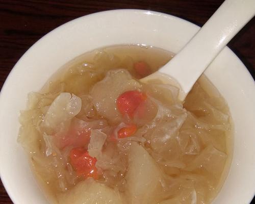 银耳雪梨汤，滋润清热好喝-第3张图片-美味行家
