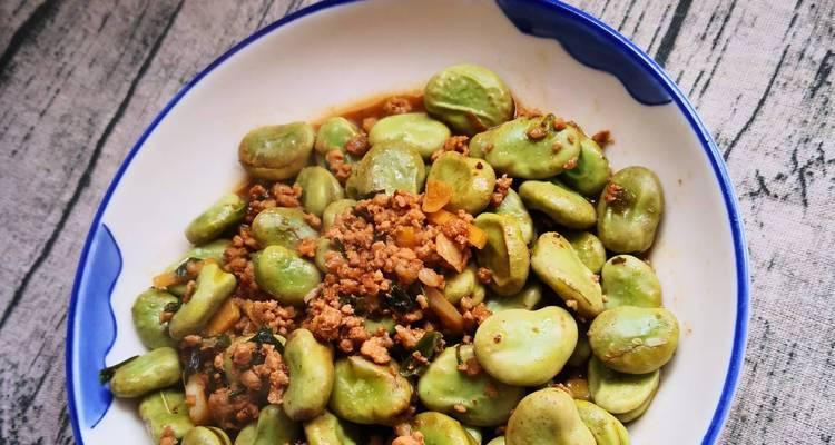 小葱炒蚕豆的美味做法（口感鲜美，营养丰富的清爽蔬菜佳肴）-第2张图片-美味行家