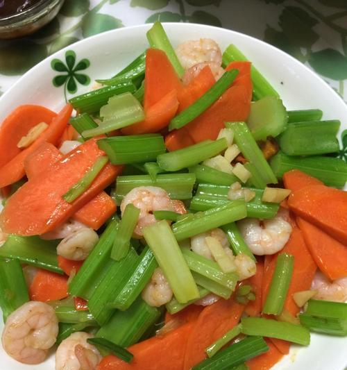 虾仁炒芹菜，清爽美味好健康（家常美食，让你健康有营养的一餐）-第1张图片-美味行家