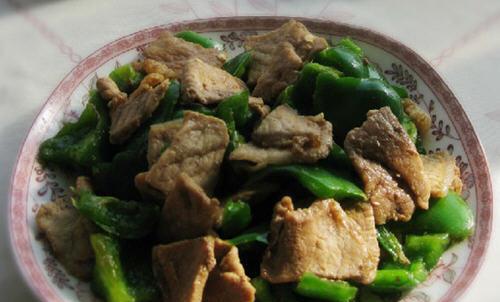 美味佳肴的制作——肉片炒圆椒（简单易学，家常菜的好选择）-第1张图片-美味行家