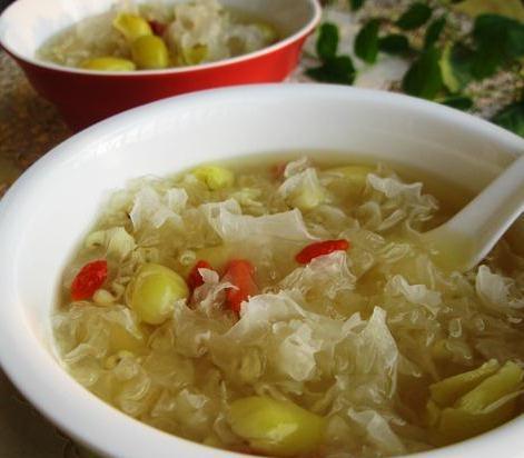 养颜白果汤，轻松美容（以白果汤为主料的养颜汤品，让你从内而外散发美丽光彩。）-第3张图片-美味行家