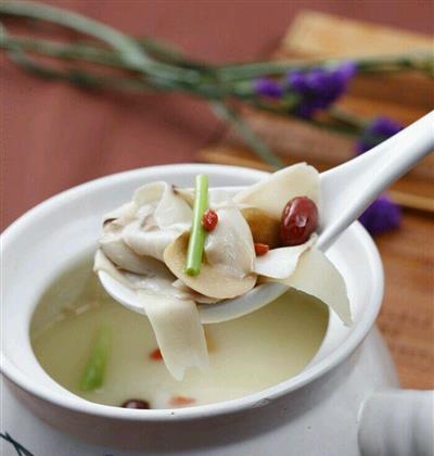 以什锦菌养生汤为主的健康饮食（餐桌上的营养宝藏）-第1张图片-美味行家