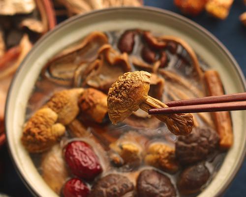以什锦菌养生汤为主的健康饮食（餐桌上的营养宝藏）-第3张图片-美味行家