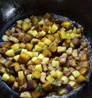 简单美味的土豆肉丁（家庭厨房必备，快手料理不可错过）-第1张图片-美味行家