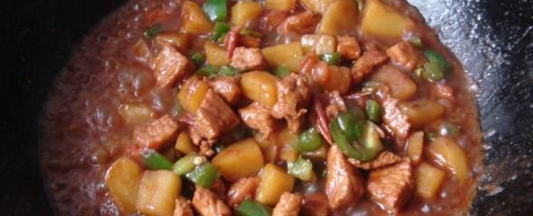 简单美味的土豆肉丁（家庭厨房必备，快手料理不可错过）-第2张图片-美味行家