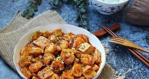 家常菜谱之肉末豆腐虾仁（美味又营养，一道家常好菜）-第2张图片-美味行家