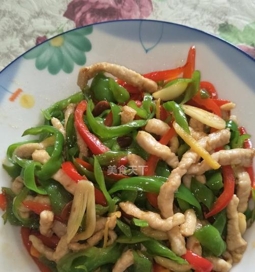 美味洋葱青椒肉丝的制作方法（简单易学的家庭美食/营养健康的快手菜/一份开胃的中式佳肴）-第3张图片-美味行家