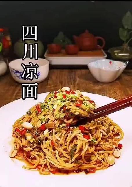 夏日清爽，以素凉面为主的健康轻食（15种美味素凉面做法，轻松打造清爽美食）-第2张图片-美味行家