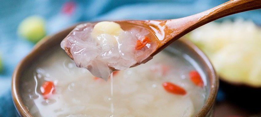 银耳莲子羮的做法与营养（以营养美味为主导，做出美味的银耳莲子羮）-第2张图片-美味行家