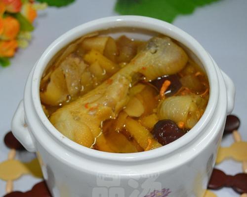 健康美味的鱼翅花胶虫草鸡肉汤制作方法（探究鸡肉汤的制作原理和食用效果）-第3张图片-美味行家