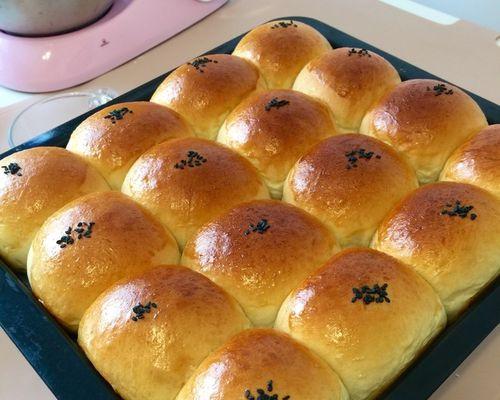 夏威夷面包的制作方法（掌握关键技巧，轻松做出美味面包）-第3张图片-美味行家