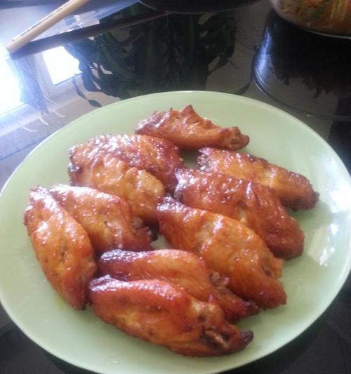 用家庭版风味制作新奥尔良烤翅（享受火辣美味，轻松DIY；新奥尔良，鸡翅，烤制）-第1张图片-美味行家