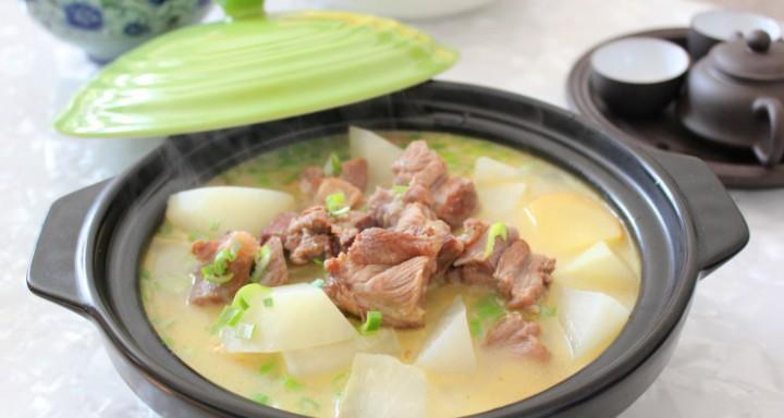 羊肉炖白萝卜的家常做法（营养丰富，滋补暖胃，全家人喜爱的一道冬季佳肴）-第3张图片-美味行家
