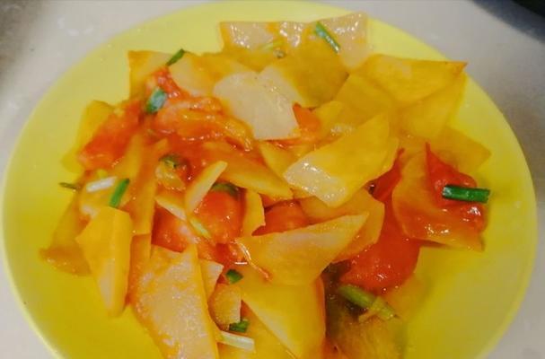 营养丰富的西红柿土豆片（简单易做，健康美味）-第1张图片-美味行家