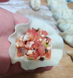 教你做美味的以西红柿猪肉饺！（传统手工技艺，咸香美味的饺子，让你垂涎三尺！）-第1张图片-美味行家