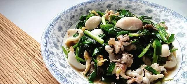 糖醋泡菜墨鱼头的制作方法（如何烹制口感鲜美的糖醋泡菜墨鱼头？——一道简单又美味的家常菜）-第1张图片-美味行家