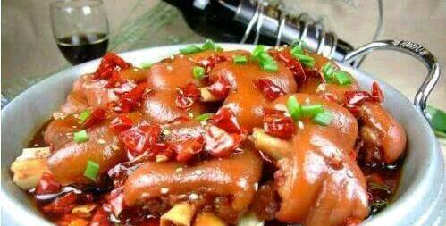 蒜香猪蹄的制作方法（健康美味的家常菜）-第3张图片-美味行家