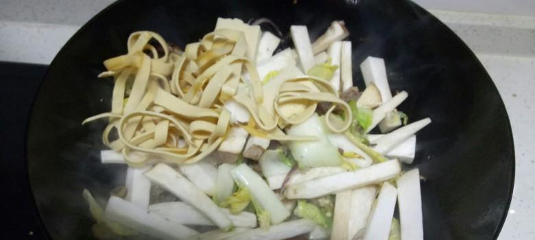 双菇卷，健康美味的素食选择（以黑木耳和鲍鱼菇为主料，轻松DIY自制美味双菇卷）-第2张图片-美味行家
