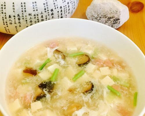 味蕾盛宴——三鲜大骨豆腐汤的做法（教你如何煮出鲜美可口的三鲜大骨豆腐汤）-第3张图片-美味行家