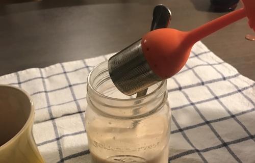 轻松DIY微波版懒人奶茶（省钱省力，一杯好喝的奶茶就在家里制作）-第1张图片-美味行家