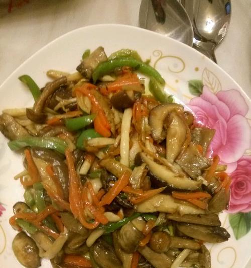 鲜香三杯杂菌做法（掌握三杯杂菌烹饪技巧，轻松烹制美味佳肴）-第3张图片-美味行家