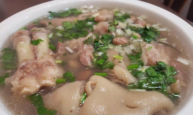 桃仁猪蹄汤的做法（让你健康又美味的家常汤）-第3张图片-美味行家