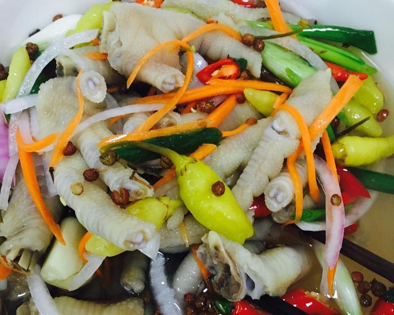 如何制作美味酸辣泡爪（从选料到烹饪，一步步教你做出口感绝佳的酸辣泡爪）-第3张图片-美味行家