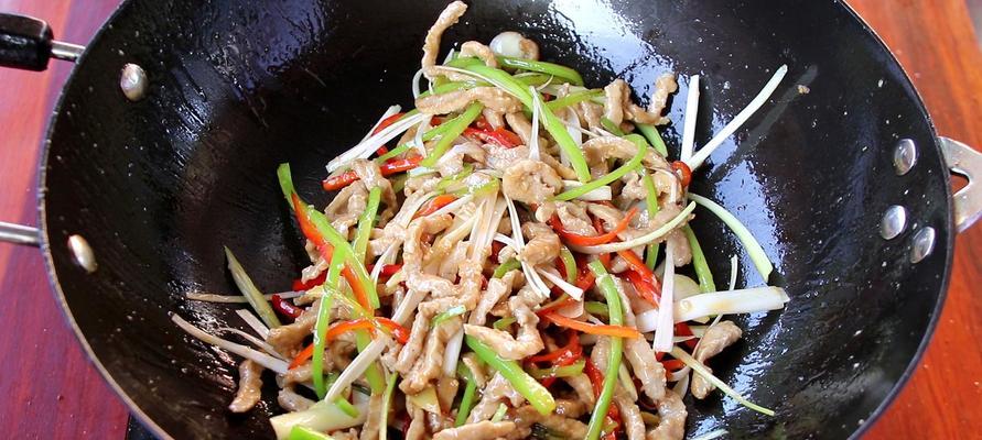 美味肉丝炒青椒（传统口感，简单制作）-第3张图片-美味行家