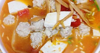 家常美食，香菇豆腐鱼丸汤（美味简单，营养丰富的汤品，适合全家人享用）-第2张图片-美味行家