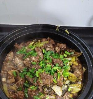 学会酸菜土豆炖鹅块，做出香气扑鼻的美味（家常菜谱分享，轻松掌握烹饪技巧）-第3张图片-美味行家