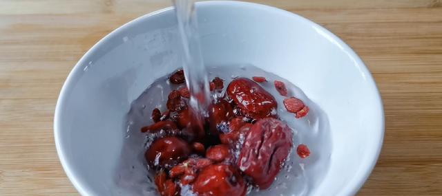润口养颜茶的制作方法（用茶来改善口腔健康和美容）-第3张图片-美味行家