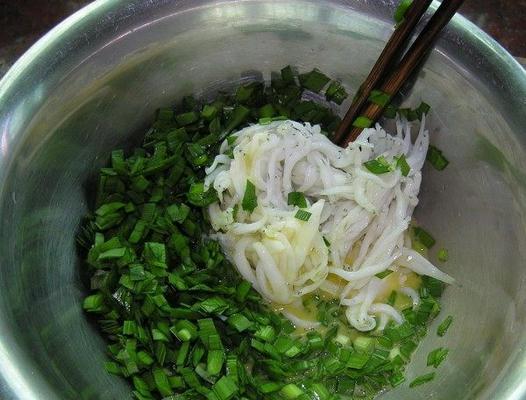 银鱼炒韭苗的做法（传统美食，味道鲜美）-第3张图片-美味行家