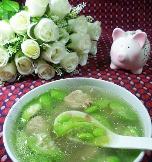 丝瓜排骨淮山汤的做法（营养美味，补气补血）-第3张图片-美味行家