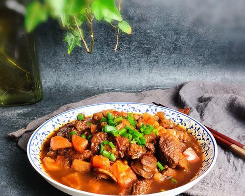 家常美食，瓦罐炖牛肉（享受味蕾的美好时光）-第1张图片-美味行家