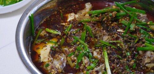 学会以香水鱼的做法，给家人带来健康美食享受（香气四溢的鱼肉美味，诱人口感不可错过）-第2张图片-美味行家