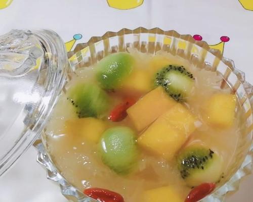 享受健康美味——银耳水果羹的制作（在家也能尝到餐厅级的甜品享受）-第3张图片-美味行家