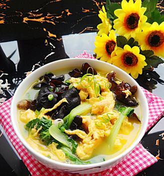 清爽营养的蒜香木耳小白菜（家常美食，健康食材，独具风味）-第2张图片-美味行家