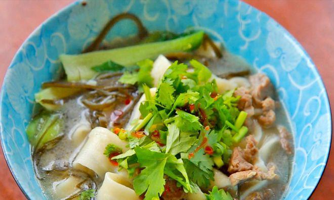 羊肉烩面-一道美味的传统中式主食（家常做法大全，香气四溢，美味可口，健康营养）-第3张图片-美味行家
