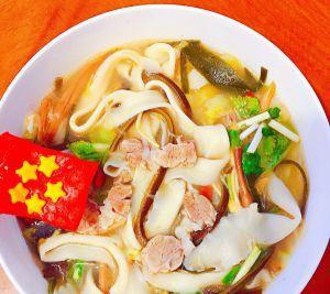 羊肉烩面-一道美味的传统中式主食（家常做法大全，香气四溢，美味可口，健康营养）-第2张图片-美味行家