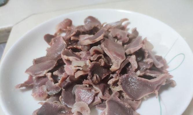 香炒鸭肫，鲜香嫩滑的美味佳肴（香炒鸭肫的家常做法，让你轻松享受美味）-第1张图片-美味行家