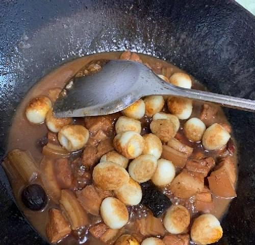 香气四溢的肉焖鹌鹑蛋（家常美食，轻松做起；一餐能吃两种口感）-第2张图片-美味行家