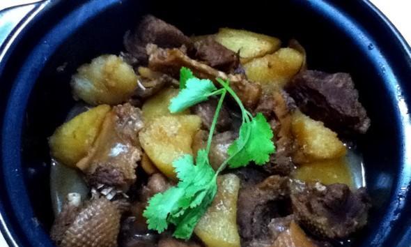 山药闷鸭的做法（营养丰富的山药与鲜嫩多汁的鸭肉相结合，味道鲜美）-第3张图片-美味行家