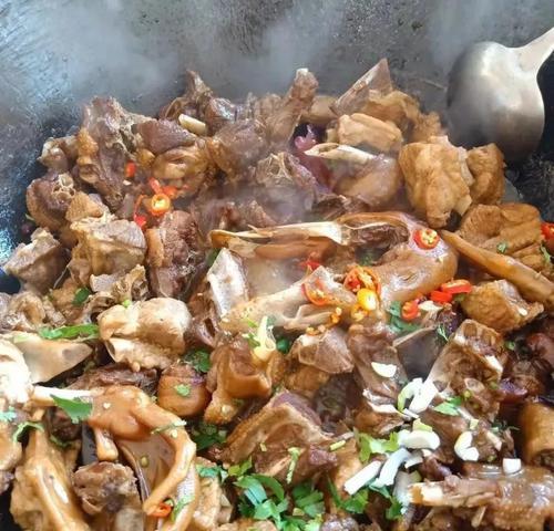 掌握酸菜炆鹅的做法，美味烹饪轻松上手（美味易学的酸菜炆鹅，让你足不出户就能吃到家常味）-第3张图片-美味行家