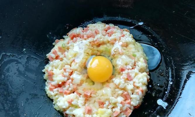 剩米饭鸡蛋饼的做法——闲置食材也能做出美味佳肴（清爽好吃，家庭必备的营养早餐）-第1张图片-美味行家